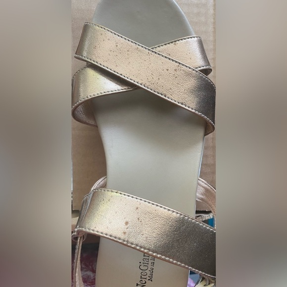 NeroGiardini Womens Size 37 (US 7) Leather Metallic Gold Flatform Sandals - Picture 16 of 16